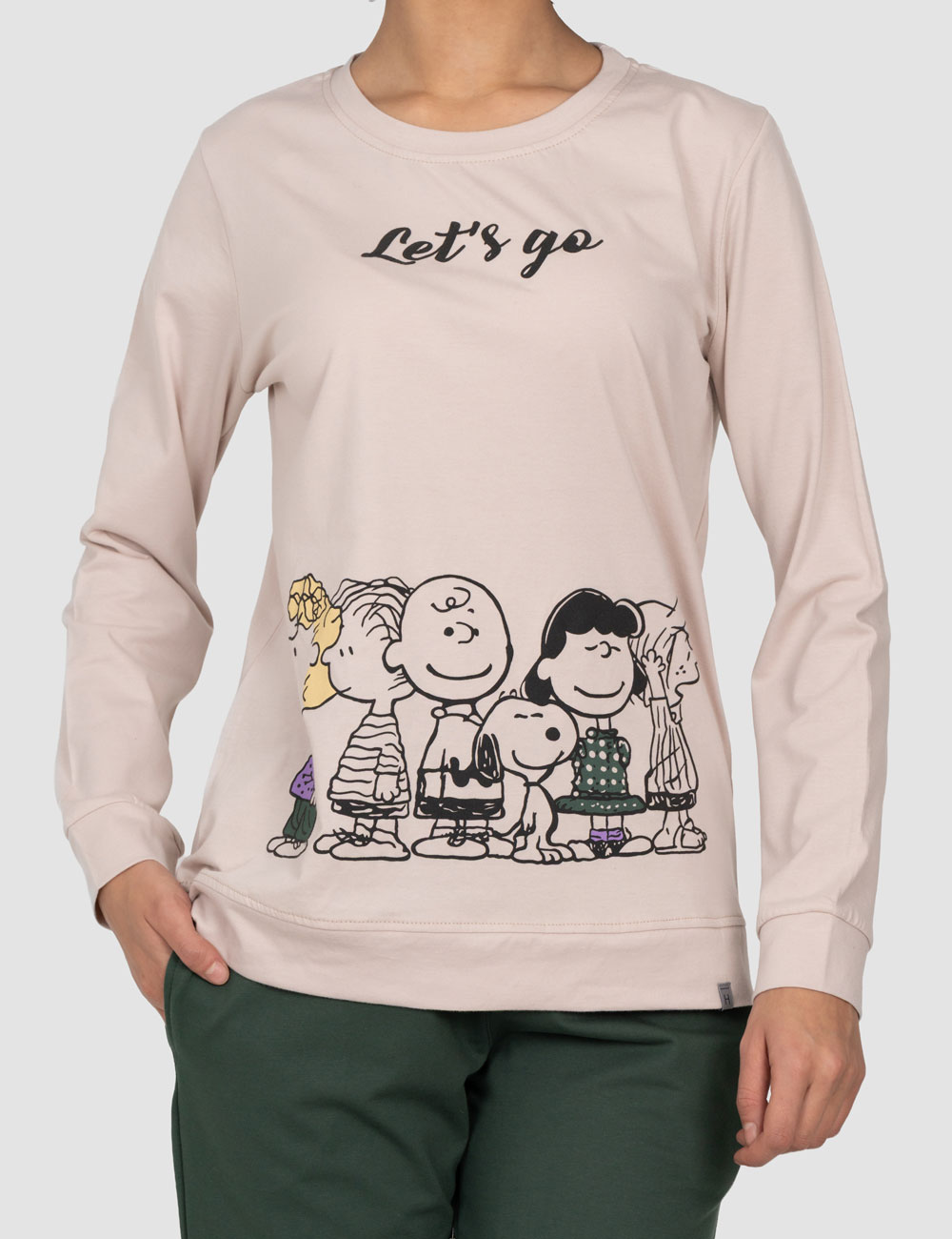 بلوز-زنانه-چاپدار-اسنوپی-و-دوستان (4) بلوز زنانه چاپدار اسنوپی و دوستان - تصویر 1