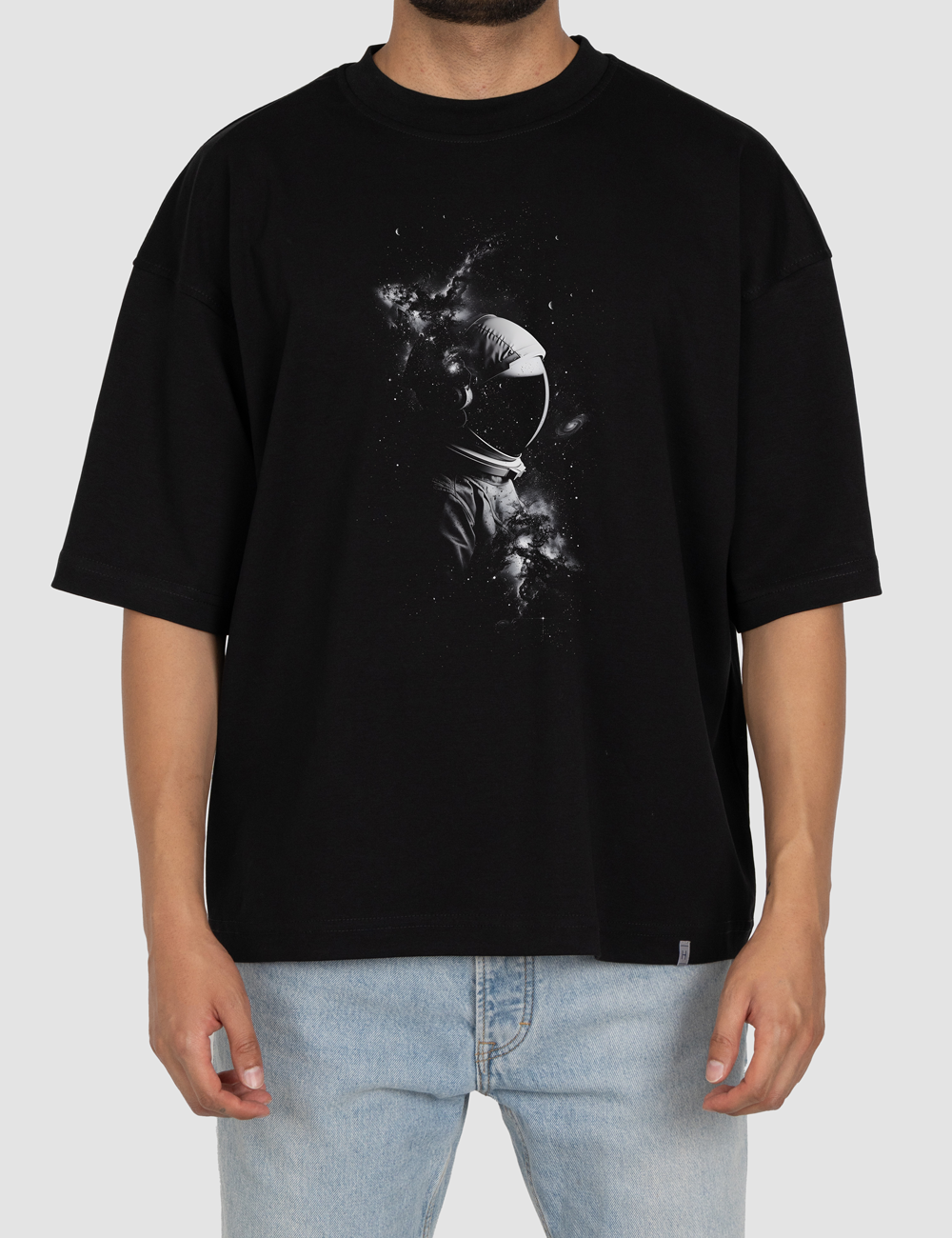 تیشرت-باکسی-فضانورد-تنها (1) تیشرت باکسی فضانورد تنها - تصویر 1